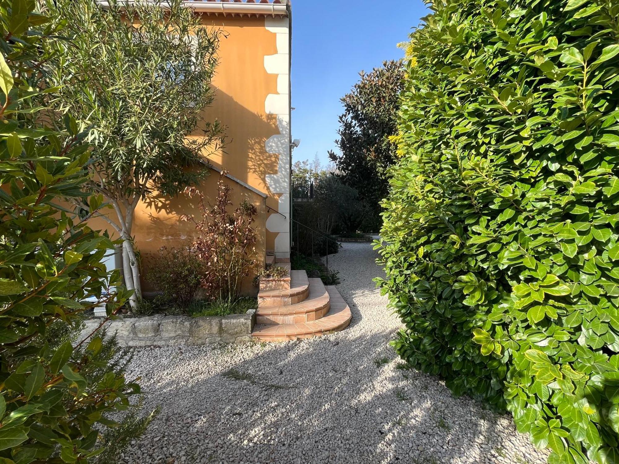 Au Soleil Ocre * Avignone
